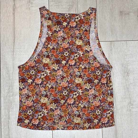 Floral Crop Top - Picture 2 of 4